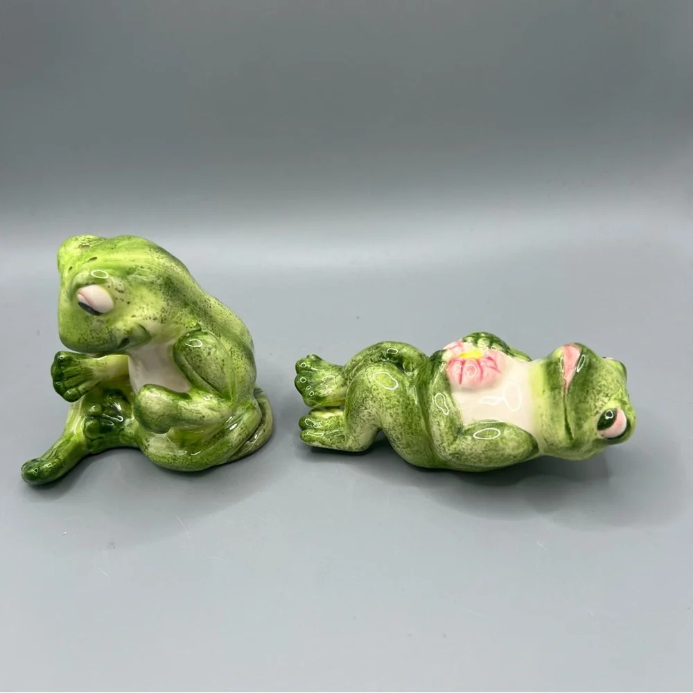 Go Together Ceramic Lounging In Love Frogs Salt And Pepper Shakers China - Picture 5 of 7
